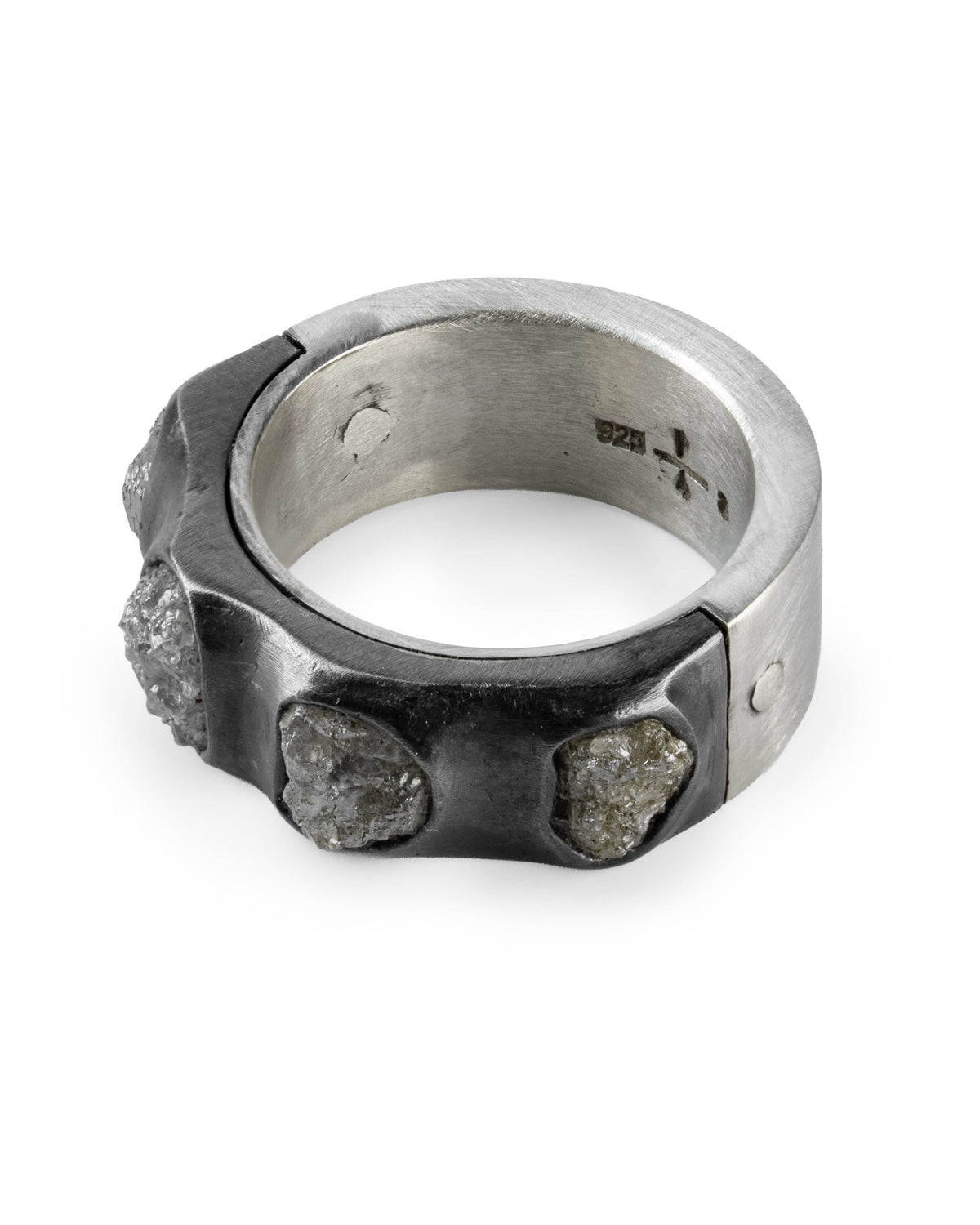 Parts of Four Sistema Ring aus mattem und schwarzem Sterlingsilber mit Diamantfragmenten