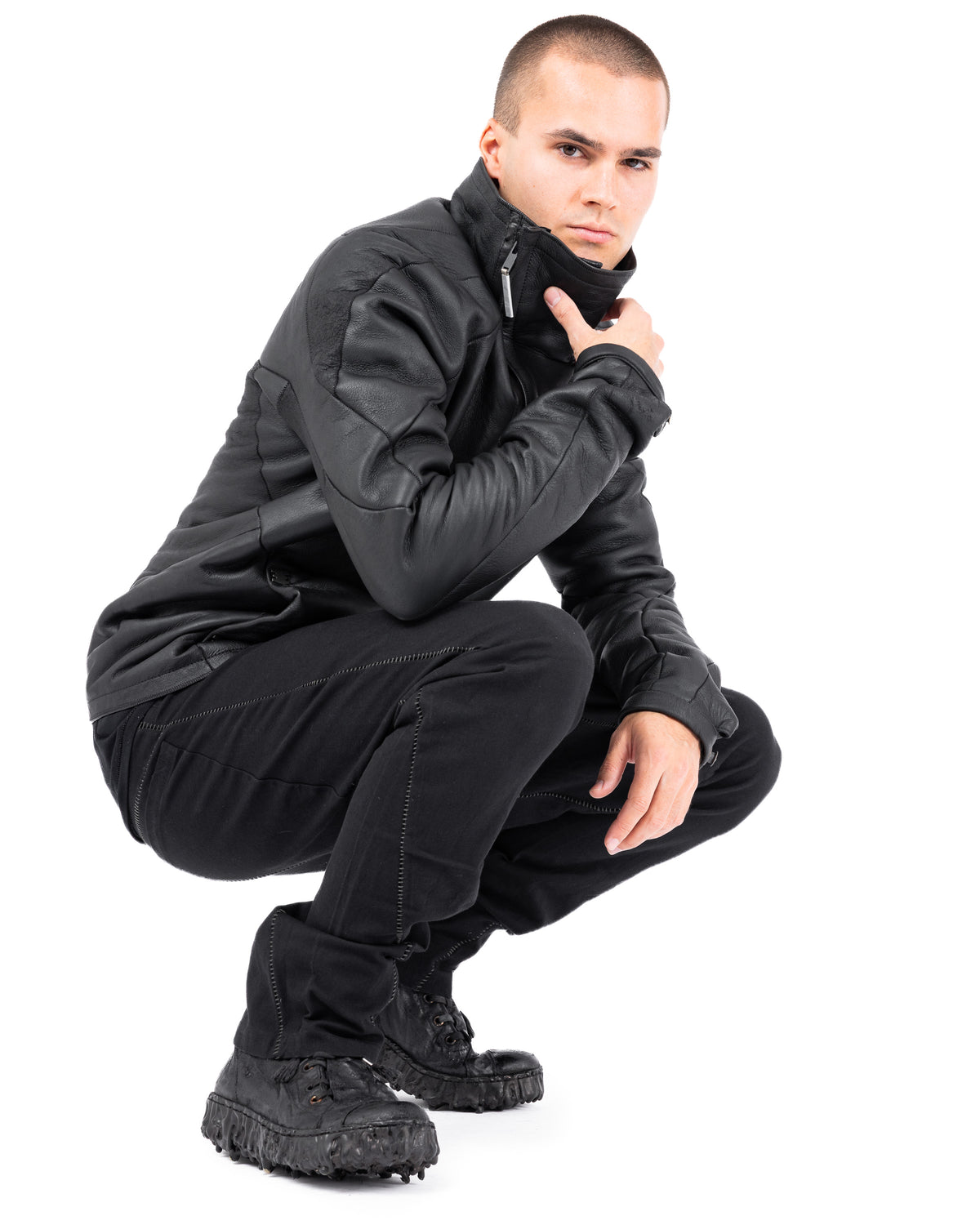 Resistant_Isaac-Sellam-Experience-Jacke-Lammfell-hinten