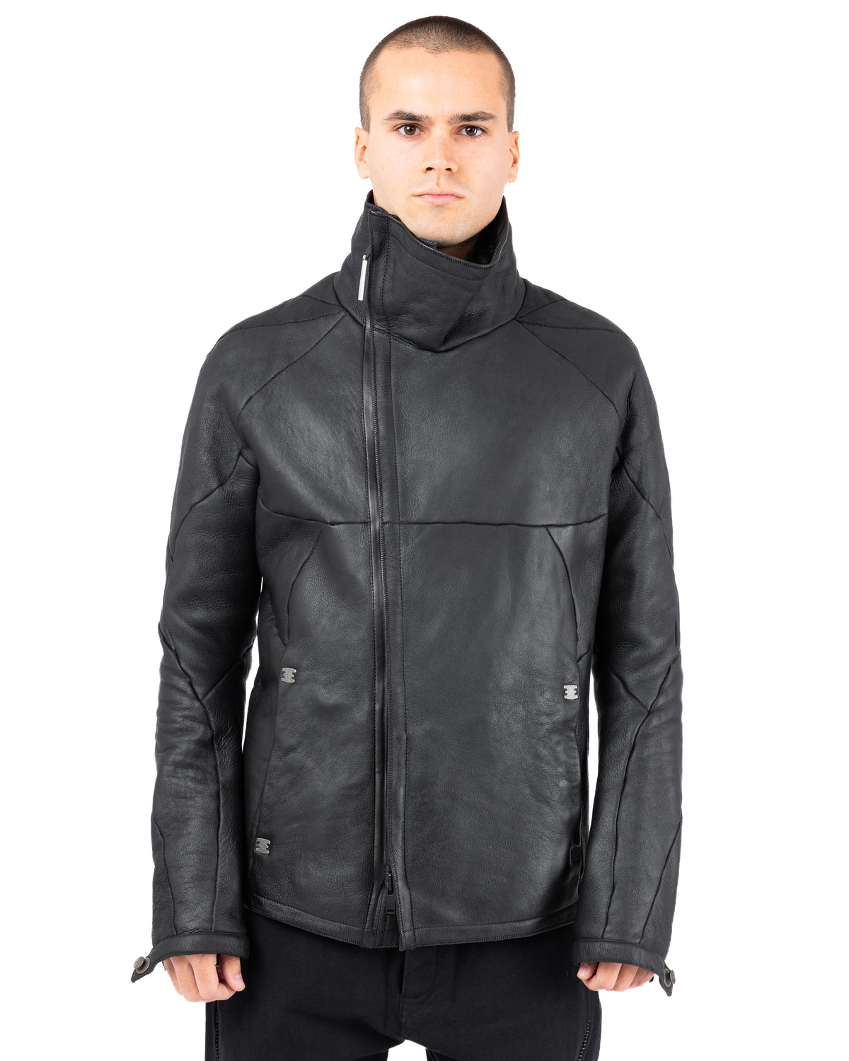 Resistant_Isaac-Sellam-Experience-Jacke-Lammfell-hinten