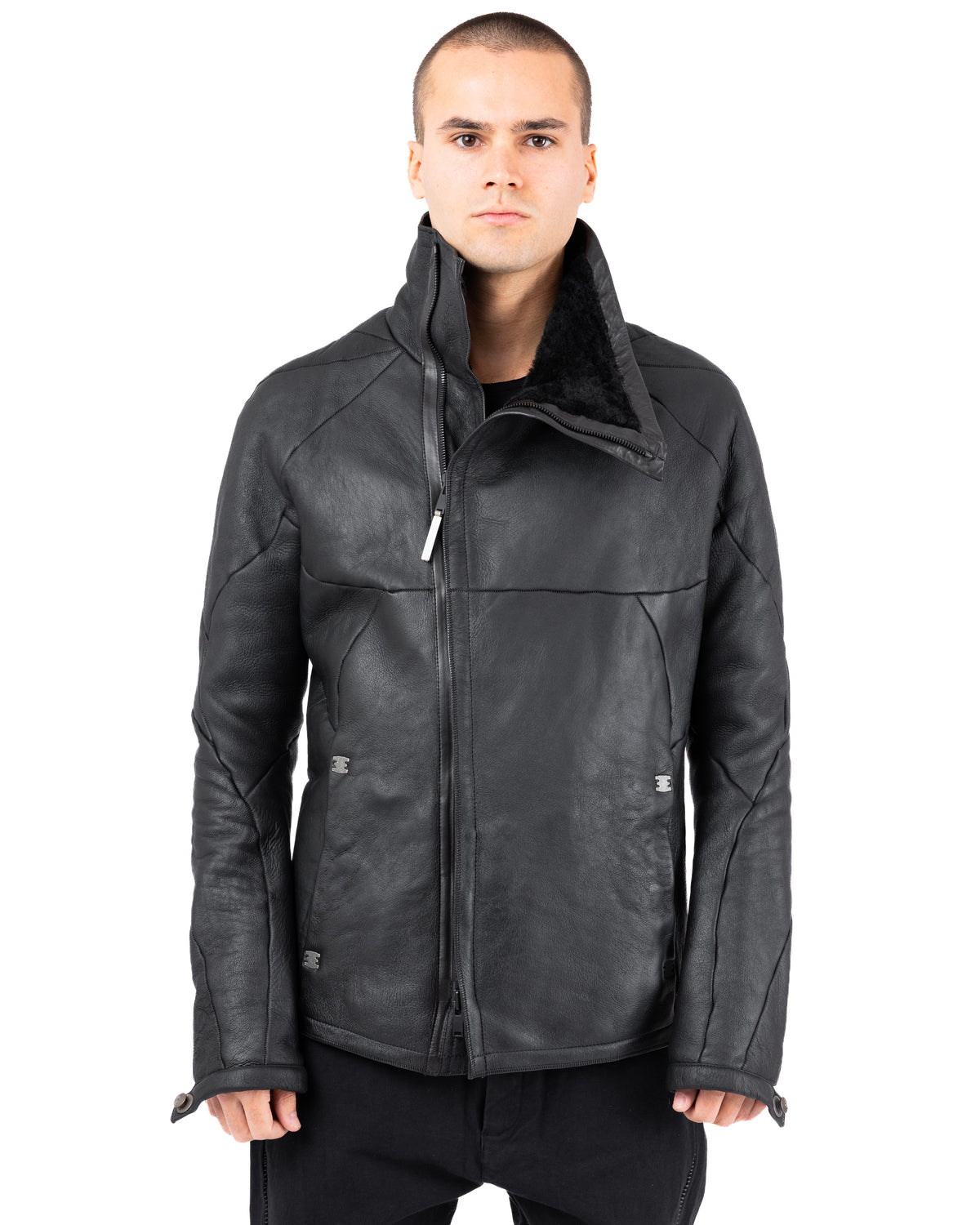 Resistant_Isaac-Sellam-Experience-Jacke-Lammfell-hinten