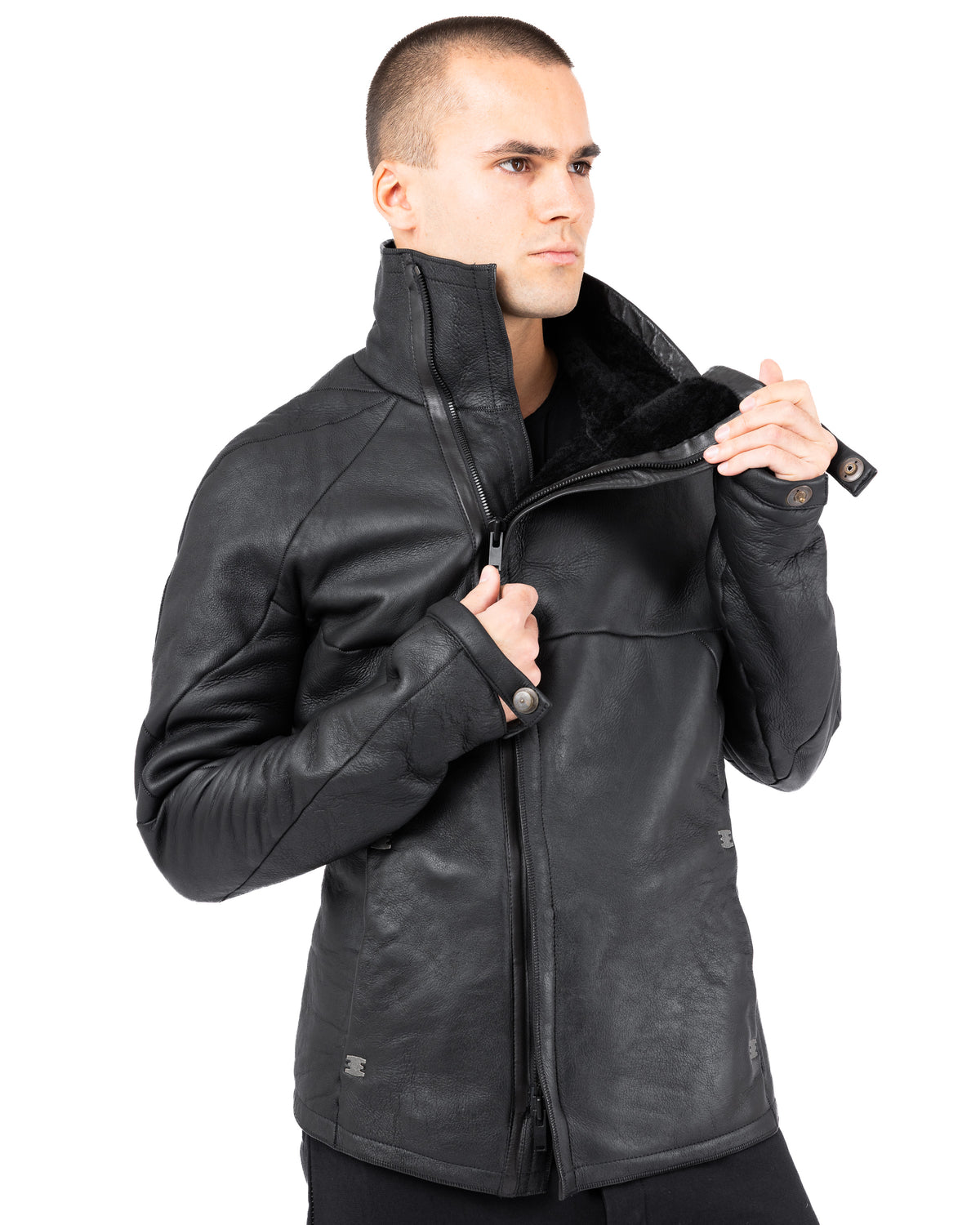 Resistant_Isaac-Sellam-Experience-Jacke-Lammfell-hinten