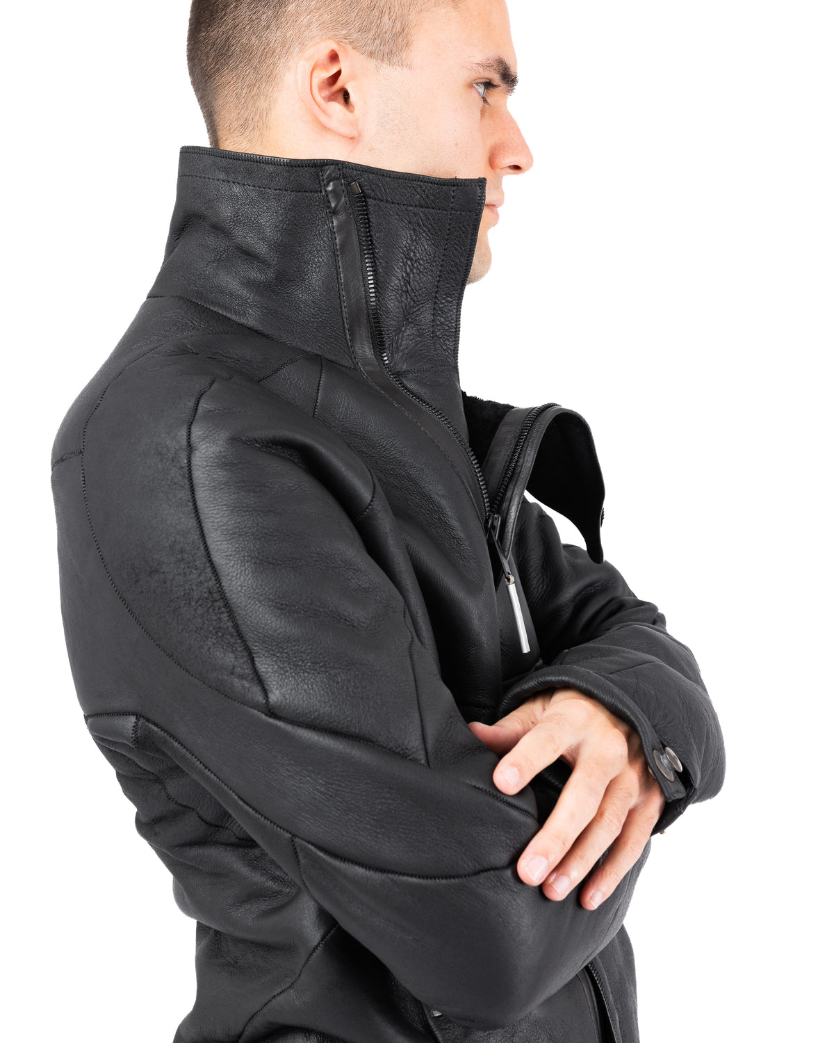 Resistant_Isaac-Sellam-Experience-Jacke-Lammfell-hinten